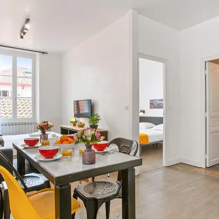 Lovely 1-bedroom In Centre Apartment *